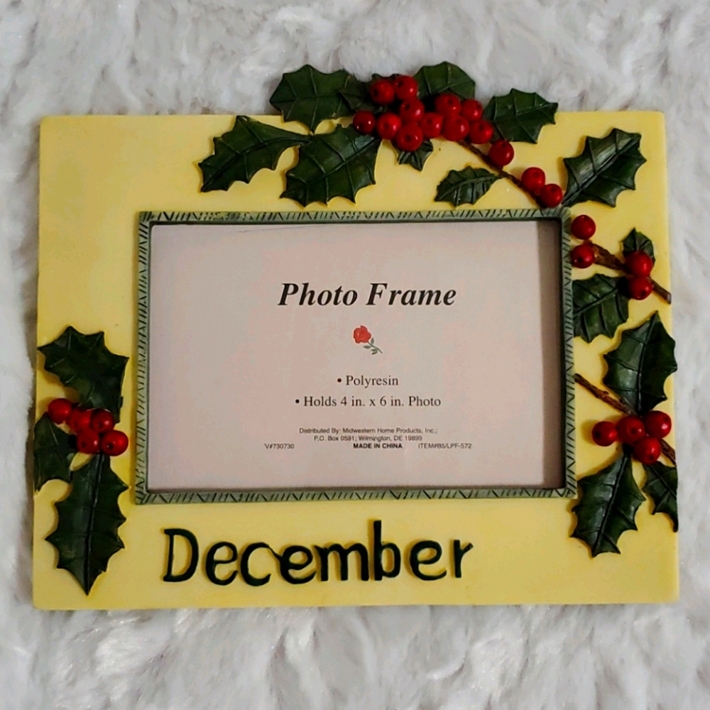DECEMBER Month themed 4x6 opening picture photo frame Holly detail birthday Xmas